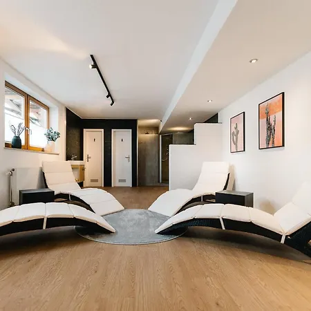 Moderne 2 Zi.-fewo Blackforestart Nähe Freiburg Apartment *