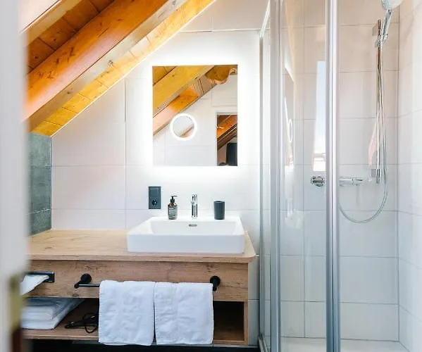 Moderne 2 Zi.-fewo Blackforestart Naehe Freiburg דירה